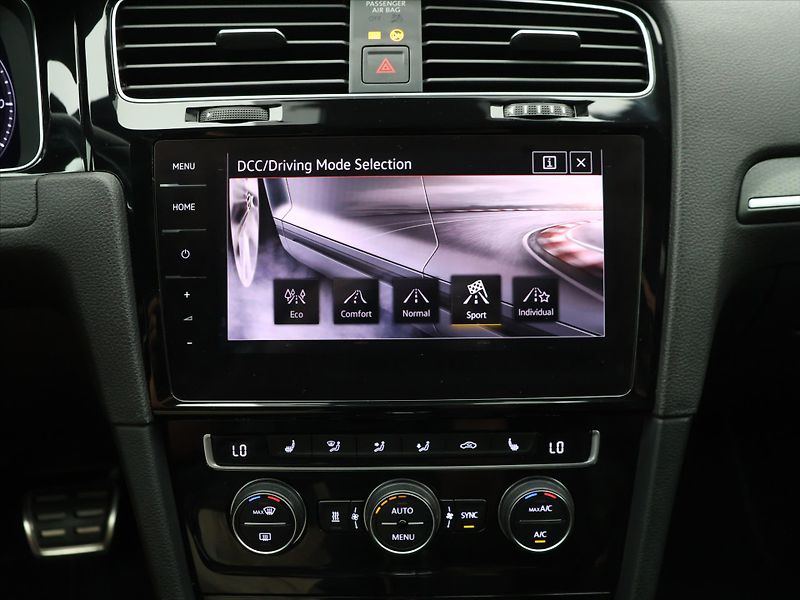 Volkswagen Golf 2,0 TSI GTI 180kW Performance - fotka 19 z 28