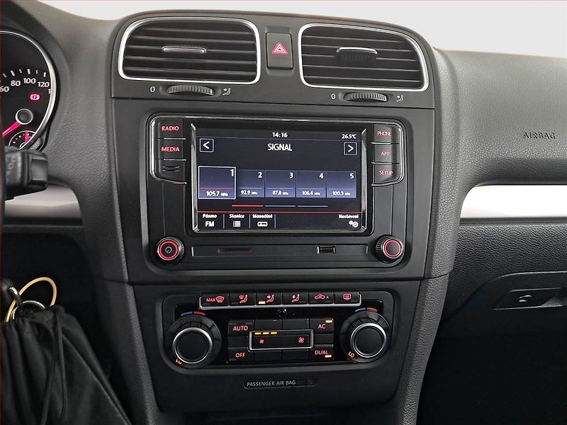Volkswagen Golf (2010) 1.2 TSI, Tempomat - fotka 12 z 17