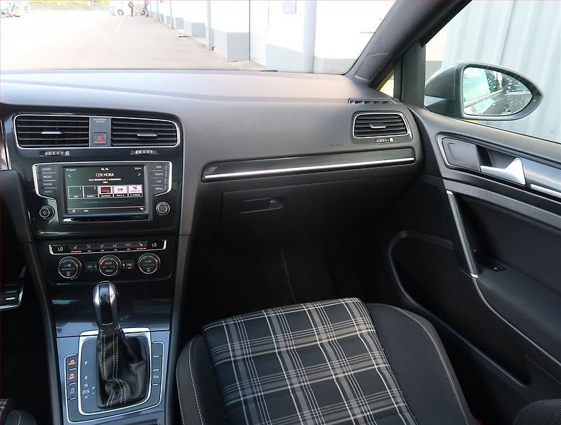 Volkswagen Golf (2016) 2.0 TDI GTD, Automat - fotka 8 z 21