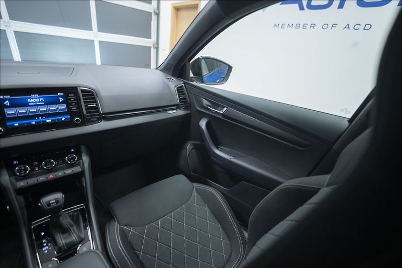 Škoda Karoq 2,0 TDI DSG 4x4 SPORTLINE ČR - fotka 15 z 41