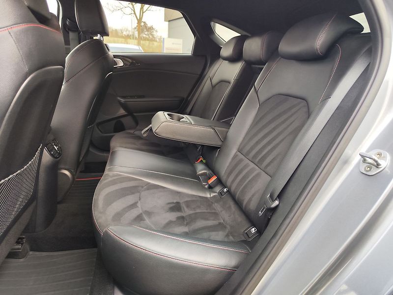 Kia Pro_Ceed 1.6 T-GDI/150kW GT DCT - fotka 13 z 37