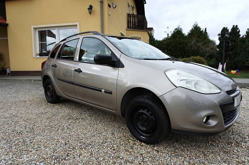 Renault Clio (2009) 1,2 16V 55 kW - fotka 2 z 33