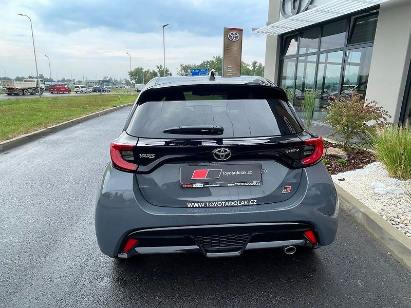 Toyota Yaris 1.5.Hybrid 130 HP GR Sport - fotka 6 z 27