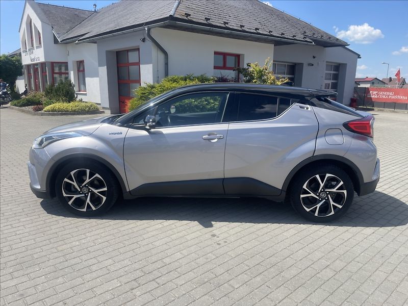 Toyota C-HR 1,8 i 72kw Hybrid e-CVT - fotka 29 z 34