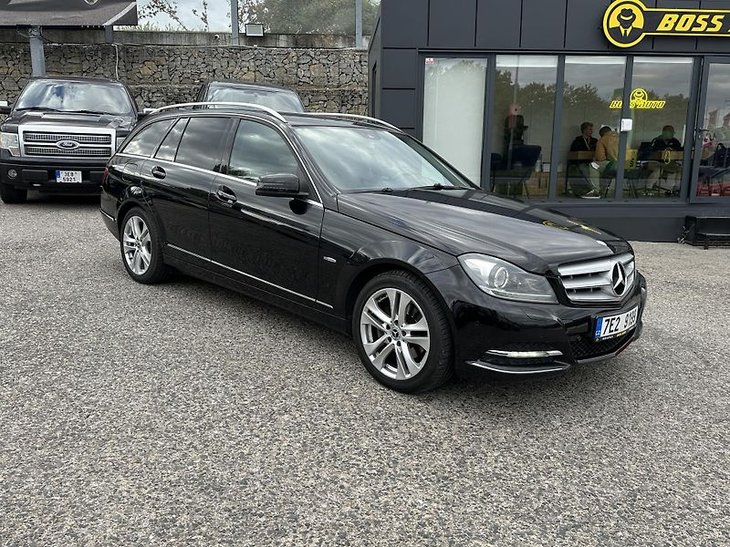 Mercedes-Benz Třídy C (2011) Mercedes-Benz C 220 CDI 2011 - fotka 2 z 21