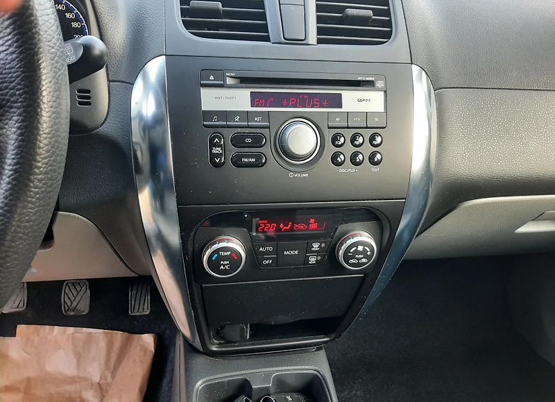 Suzuki SX4 (2010) Suzuki SX4, 1,6 4x4 r.v. 2010  - fotka 13 z 30