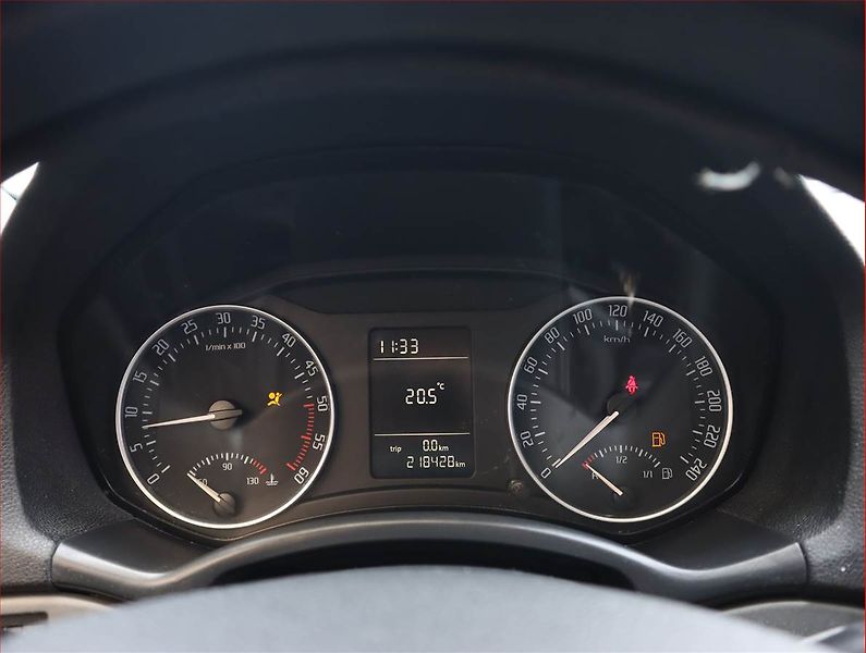 Škoda Octavia (2011) 1.6 TDI, Vyhř. sedaček - fotka 11 z 15