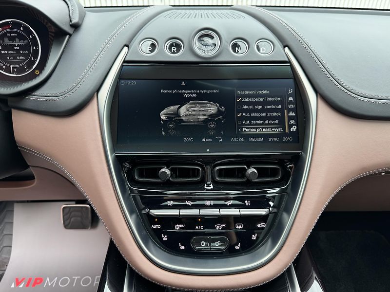 Aston Martin DBX V8-BLACK-R23-ZÁRUKA-12TKM - fotka 33 z 46