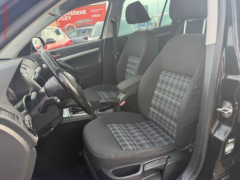 Škoda Octavia (2012) 2.0 TDi, AT, xenon, autoAC - fotka 9 z 17