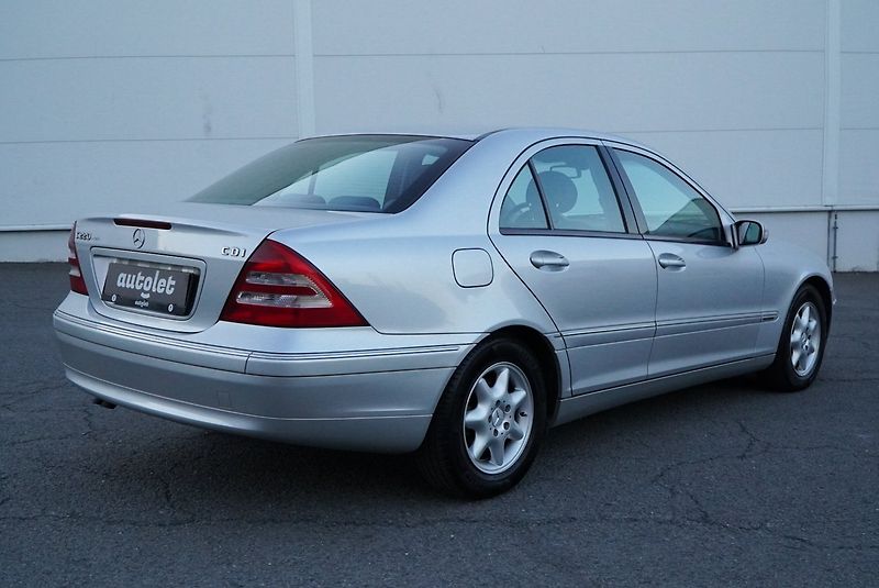 Mercedes-Benz 220 220 CDi ELEGANCE - fotka 10 z 23