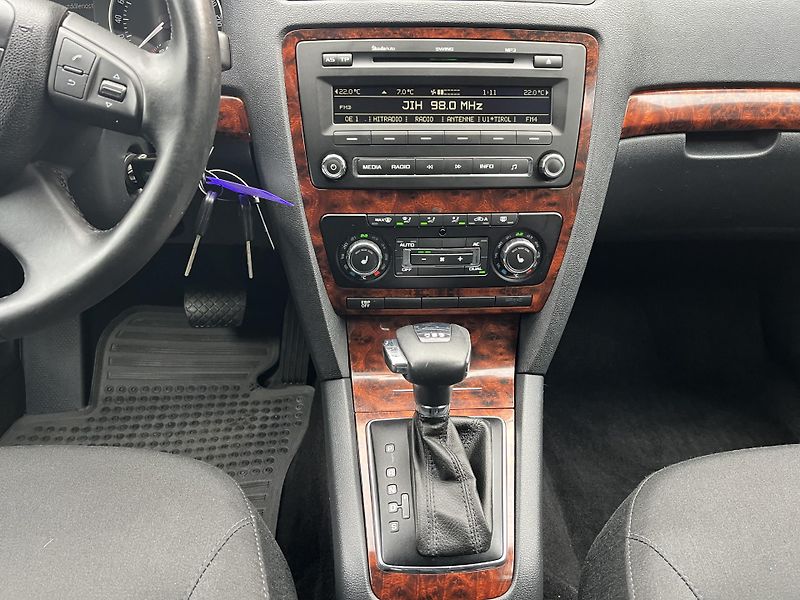 Škoda Octavia (2009) 1,4 TSi 90 Kw DSG ELEGANCE - fotka 12 z 14