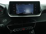 Peugeot 2008 (2022) Allure 1.2 PureTech, Automat - náhled 15