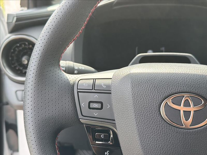 Toyota C-HR 2,0 Hybrid E-CVT AWD GR Sport - fotka 18 z 32