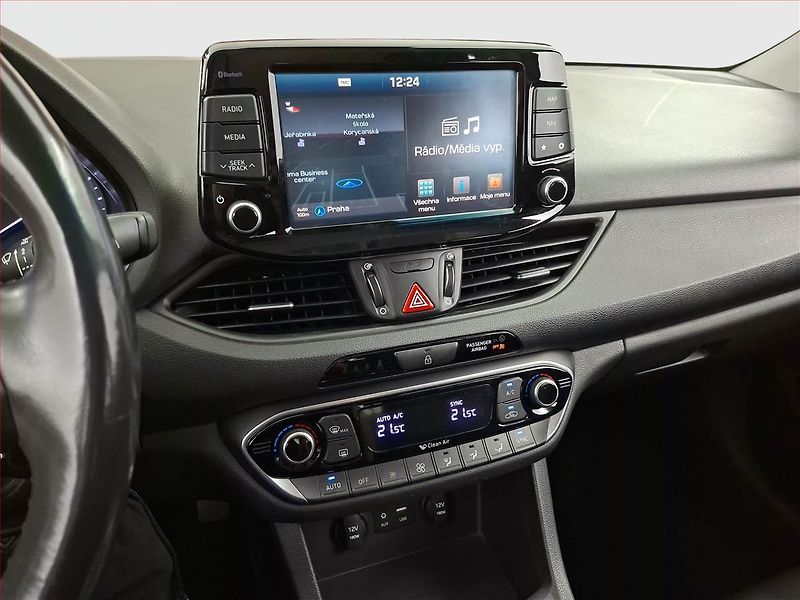 Hyundai i30 (2017) 1.6 CRDi, Navi, Tempomat - fotka 12 z 19