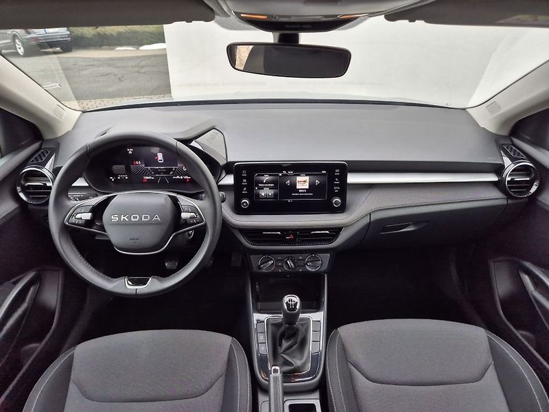 Škoda Fabia Selection 1.0 TSI 70 kW - fotka 6 z 27