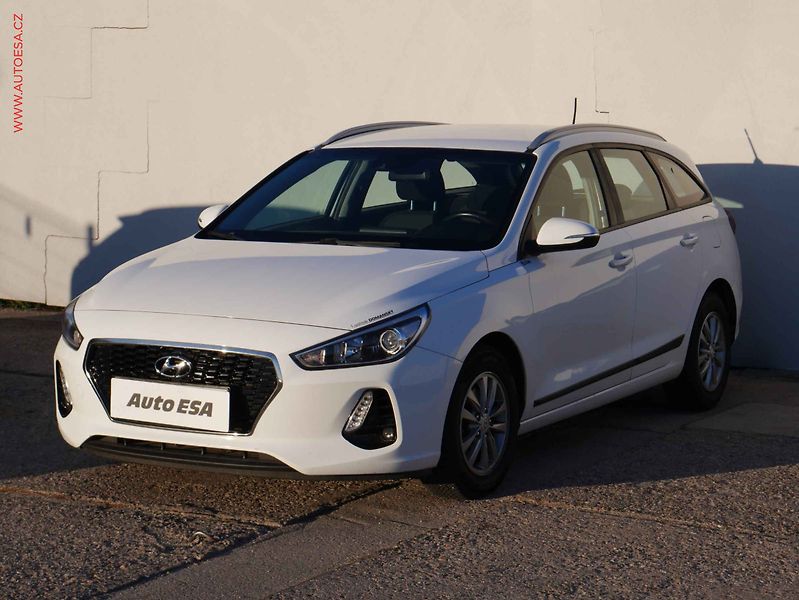 Hyundai i30 (2018) 1.0 T-GDI, ČR, STK3/28, AC - fotka 3 z 14