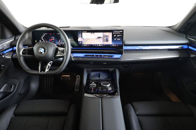 BMW Řada 5 540d xDrive Touring - fotka 8 z 35
