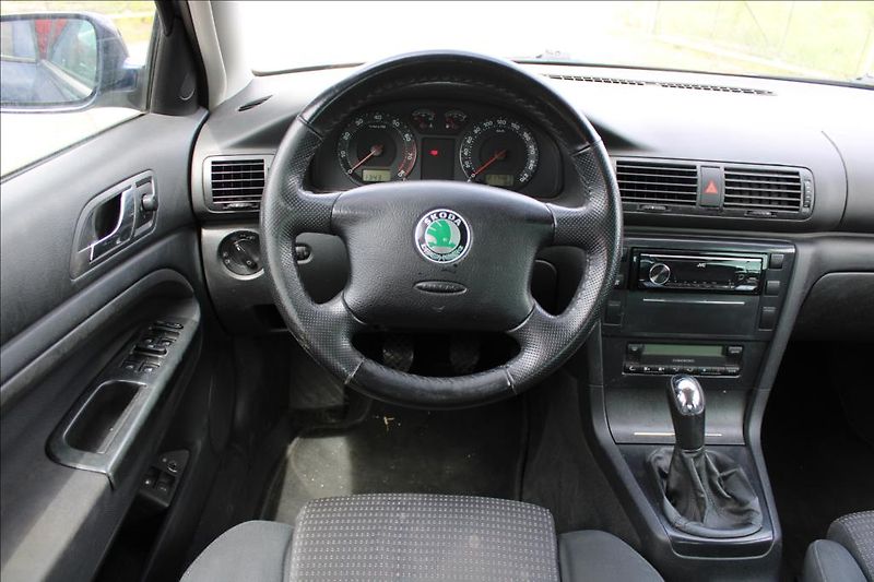 Škoda Superb 1,8 T  DIG.KLIMA, TAŽNÉ - fotka 12 z 22