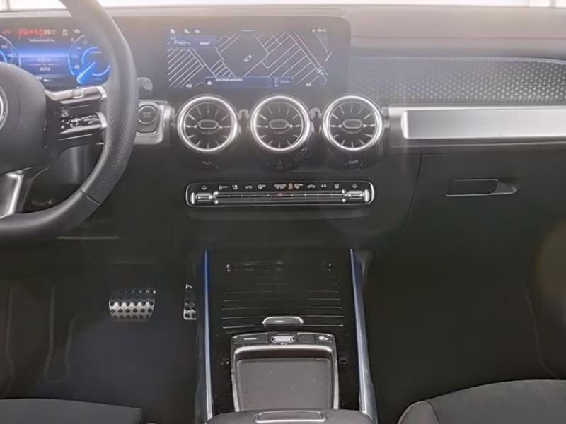 Mercedes-Benz EQB 300 4M AMG 7míst Pano 360 Dist - fotka 7 z 8