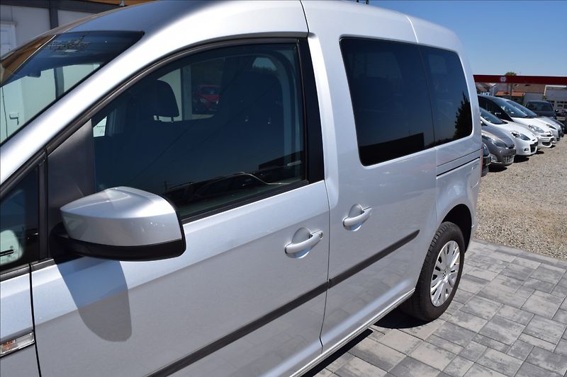 Volkswagen Caddy 2,0 TDI 75KW ODPOČET 2XPNEU - fotka 8 z 50