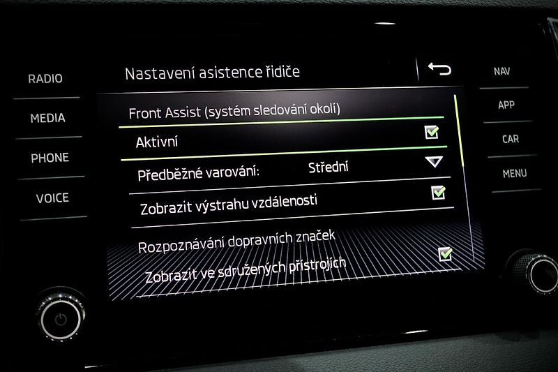 Škoda Karoq 1.5 TSI 110 kW - fotka 35 z 38