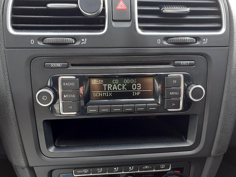 Volkswagen Golf (2011) VI 1.2 TSi - fotka 9 z 28