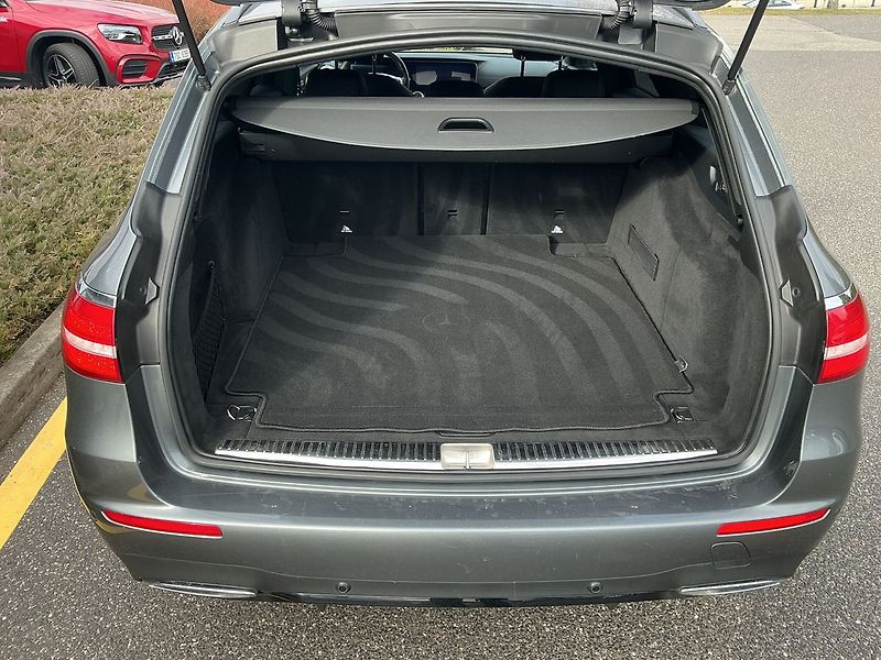 Mercedes-Benz Třídy E 350 d AVANTGARDE 4MATIC - fotka 23 z 25