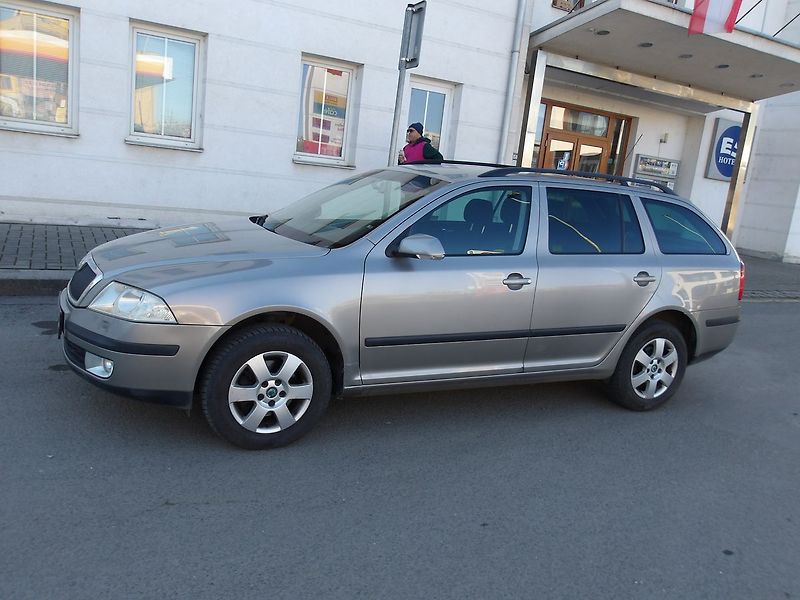 Škoda Octavia 2,0TDi DSG !!! ČR 2.MAJITEL ! - fotka 8 z 43