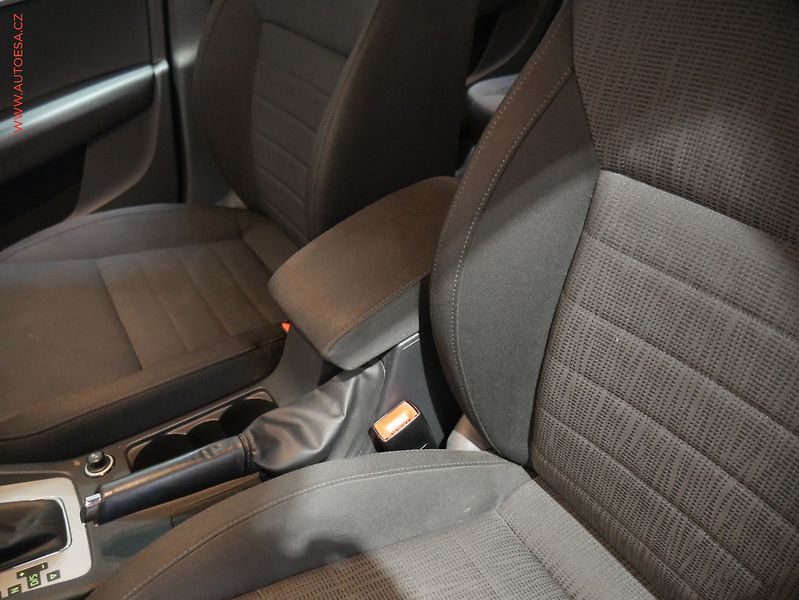 Škoda Octavia (2014) 2.0 TDi, ČR, DSG - fotka 18 z 19