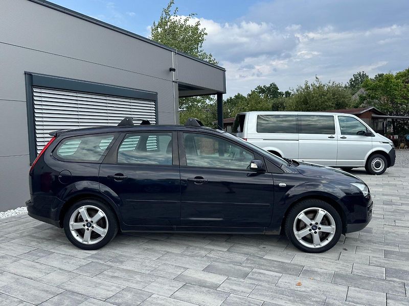 Ford Focus (2007) Ghia 2.0i 107kW - fotka 4 z 30