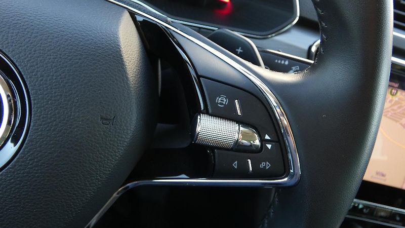 Škoda Superb Combi 1.5 TSI DSG Style - fotka 13 z 27