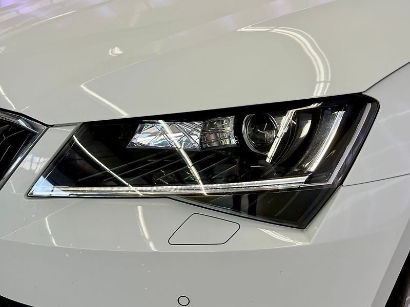 Škoda Superb 2.0TDI DSG 4X4 STYLE, ACC, PAN - fotka 7 z 27