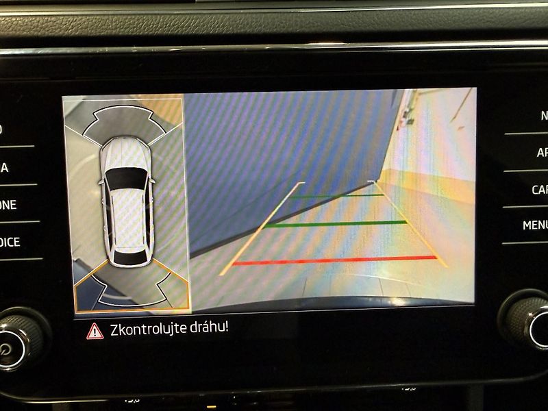 Škoda Superb 2.0 TDI 110kW L&K Combi DSG - fotka 8 z 15