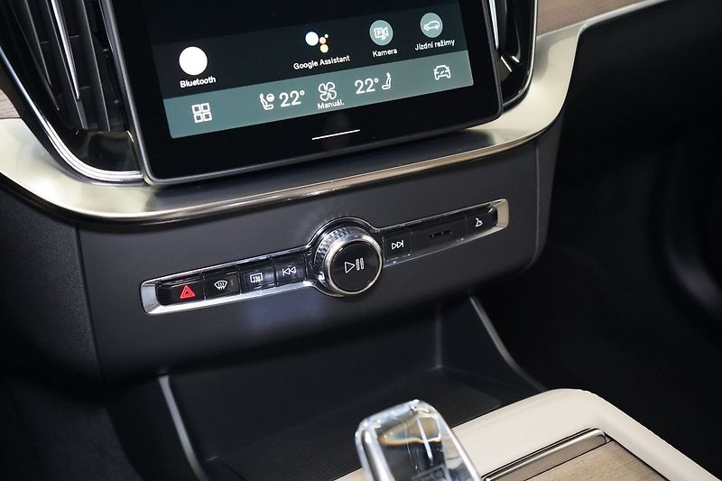 Volvo XC90 B5 PLUS Bright, Vzduch, 360° - fotka 38 z 50