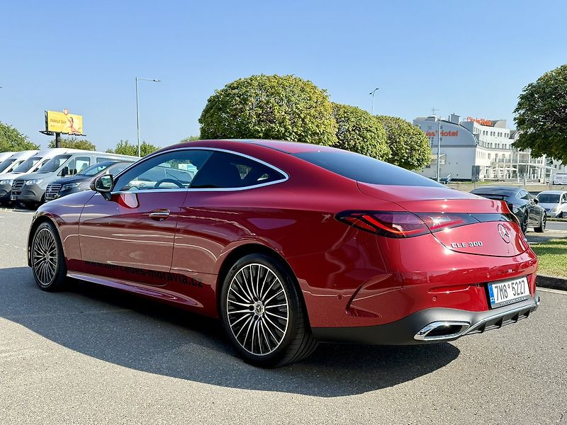 Mercedes-Benz CLE 300 4MATIC kupé Linie AMG - fotka 6 z 46