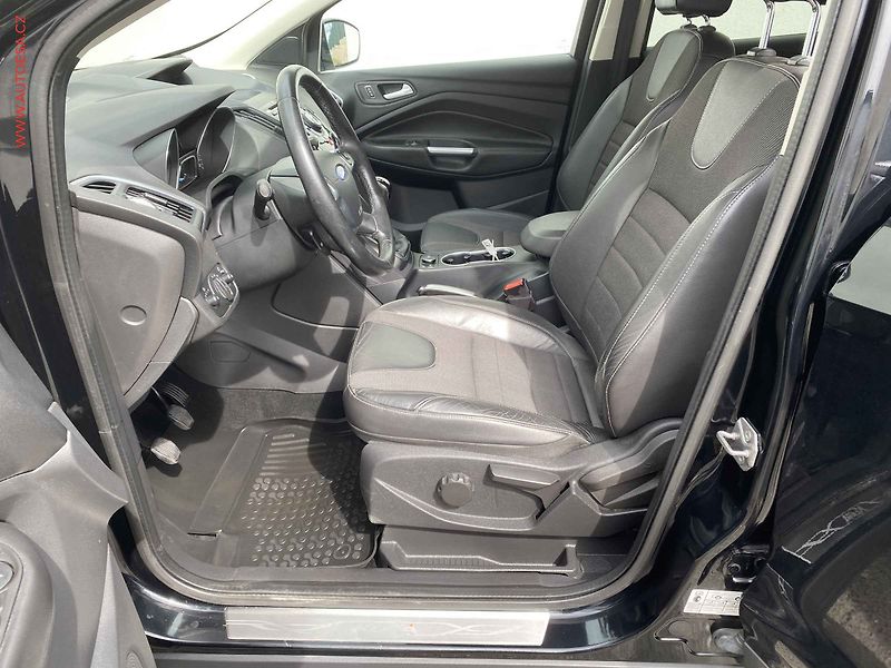 Ford Kuga (2014) 2.0 TDCi 4x4, Titanium - fotka 9 z 18