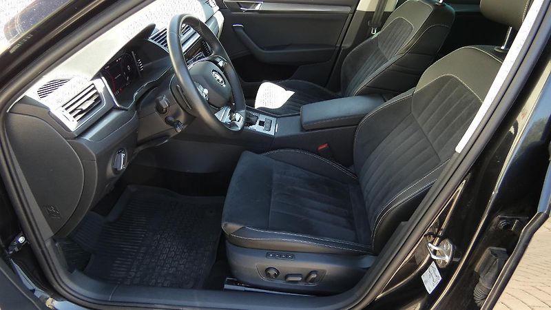 Škoda Superb Combi 1.5 TSI DSG Style - fotka 19 z 27