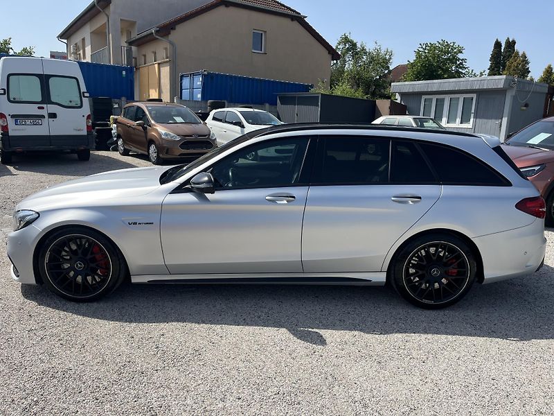 Mercedes-Benz Třídy C (2017) C63S AMG V8 Biturbo  - fotka 15 z 55