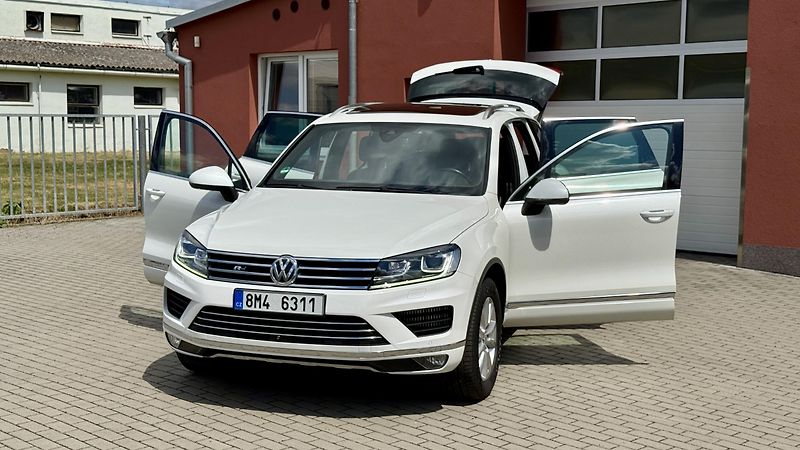 Volkswagen Touareg 3.0TDi*193kW*R-LINE*PERLEŤ - fotka 33 z 35