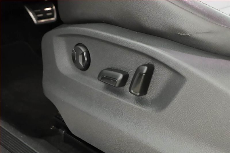 Volkswagen Touran (2020) R-Line 2.0 TDI, Automat - fotka 18 z 20