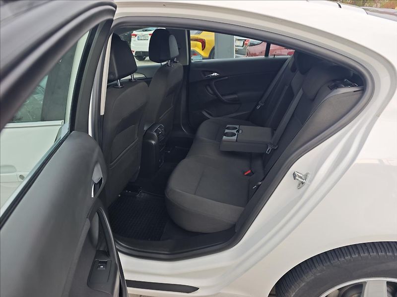 Opel Insignia 2,0 CDTi automat  Edition - fotka 11 z 24