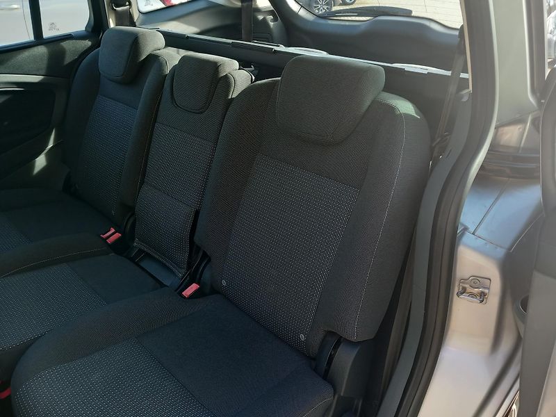 Ford Grand C-MAX (2015) 7 MÍST NAVIGACE POUZE 93t.KM!  - fotka 11 z 40