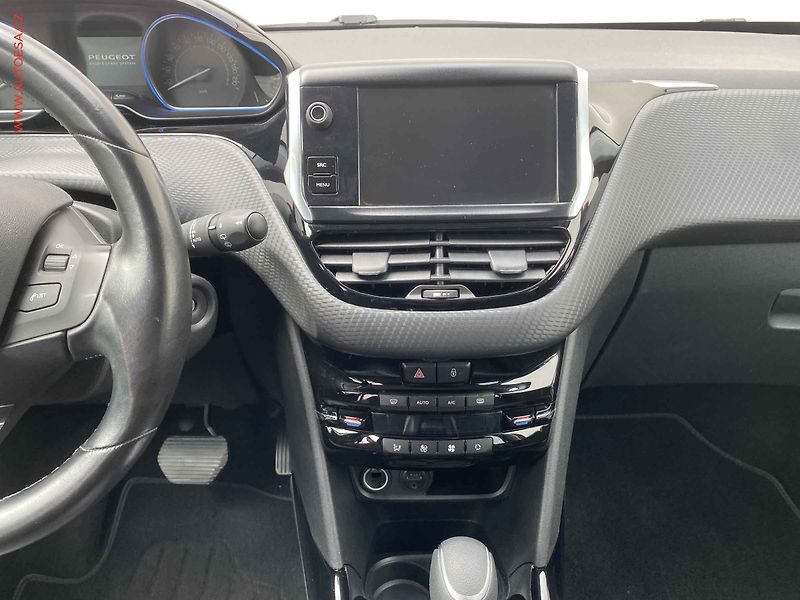 Peugeot 2008 (2016) 1.2PT, Allure, AT - fotka 12 z 20