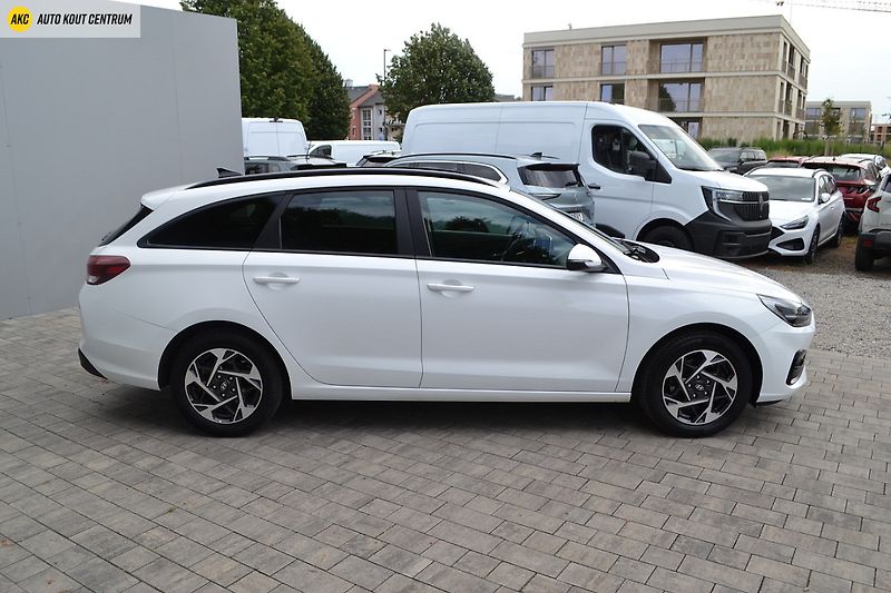 Hyundai i30 WG 1,5I MT SMART FAMILY NAVI - fotka 6 z 47