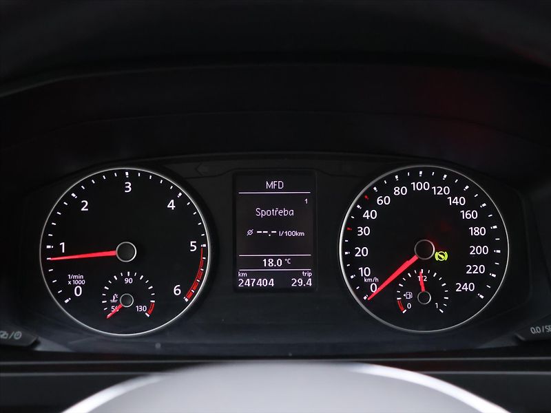 Volkswagen Caravelle 2,0 TDI 150kW Comfortline 8Mís - fotka 17 z 31