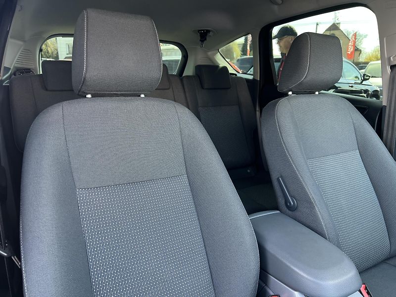 Ford C-MAX Ghia 1.6TDCi KLIMA PŮVOD ČR - fotka 29 z 35