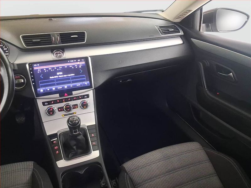 Volkswagen CC (2013) 2.0 TDI, Xenony, Tempomat - fotka 8 z 16