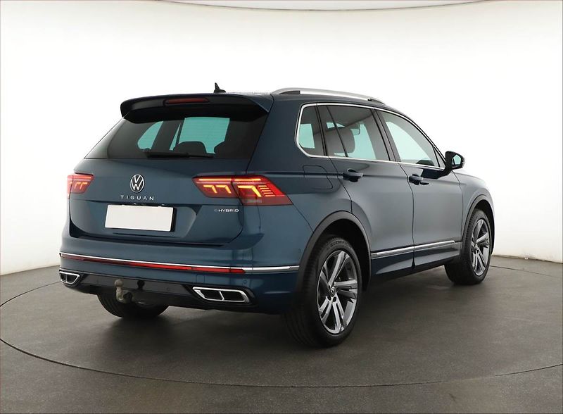 Volkswagen Tiguan (2023) R-Line 1.4 TSI eHybrid - fotka 5 z 21