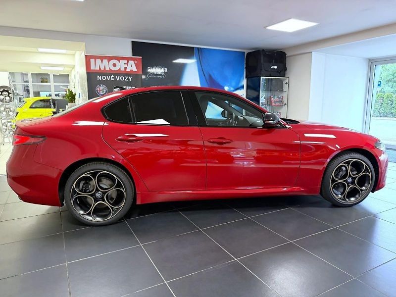 Alfa Romeo Giulia (2026) 2.0T 280k AT8 ZF Q4 4x4 Intens - fotka 4 z 25