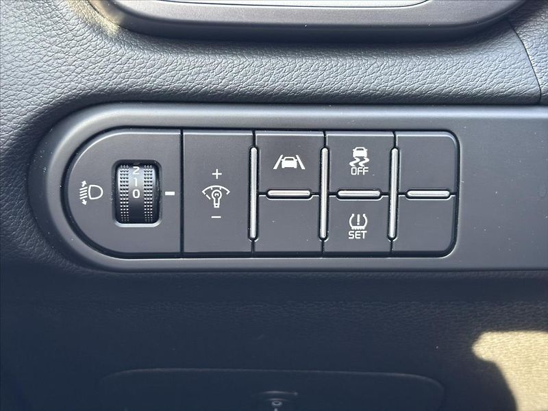 Kia Ceed 1,5 TGDi TOP ZÁRUKA CARPLAY - fotka 31 z 39